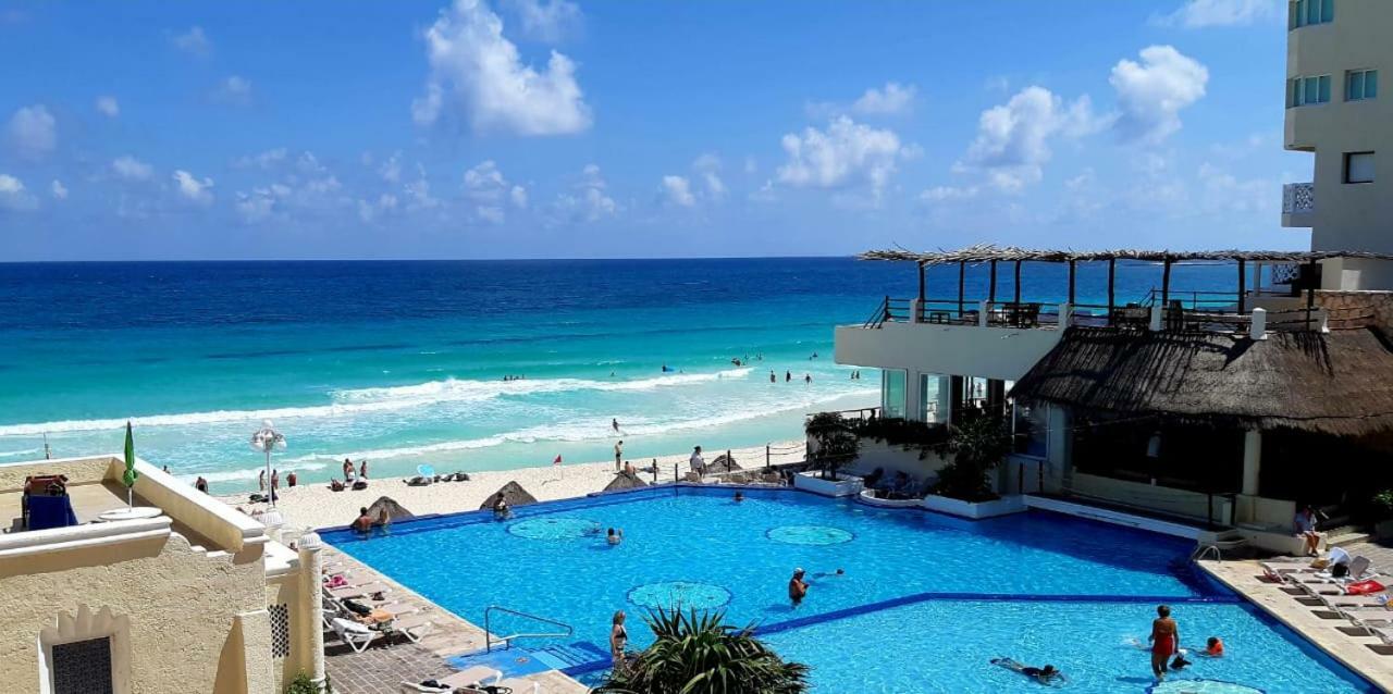 Ocean Front Suite, Balcony, Kitchen. Cancun Exterior photo