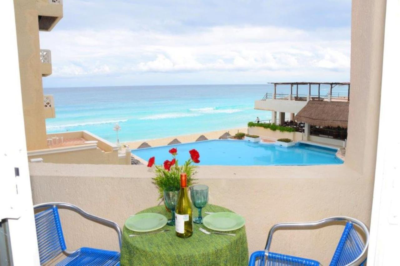 Ocean Front Suite, Balcony, Kitchen. Cancun Exterior photo
