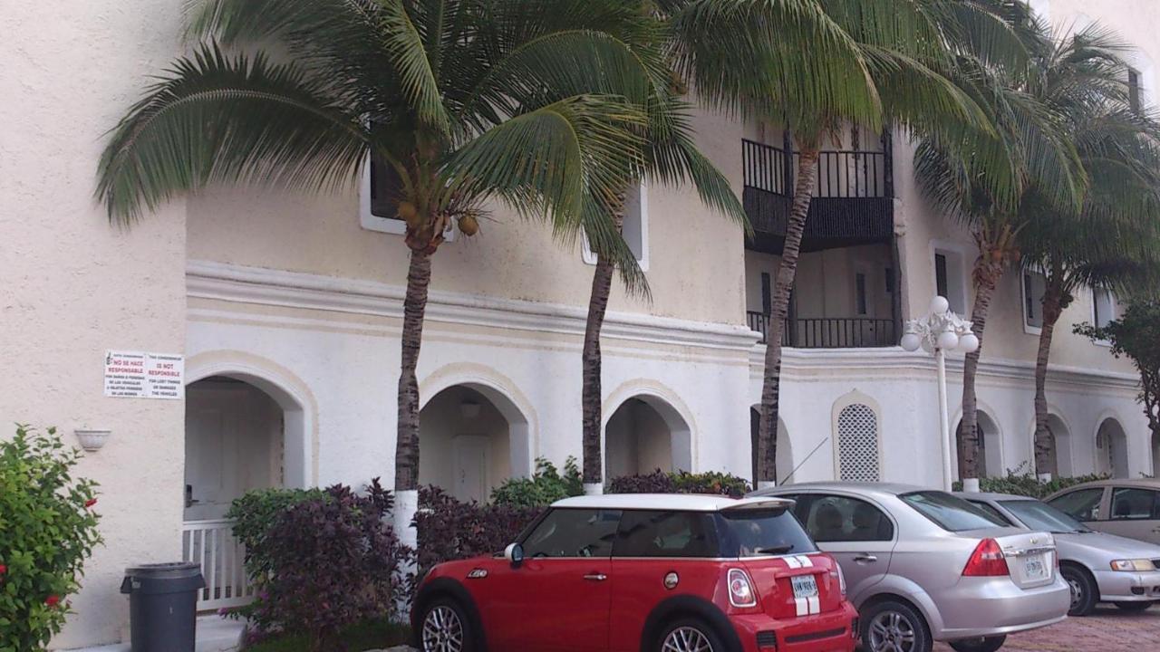 Ocean Front Suite, Balcony, Kitchen. Cancun Exterior photo